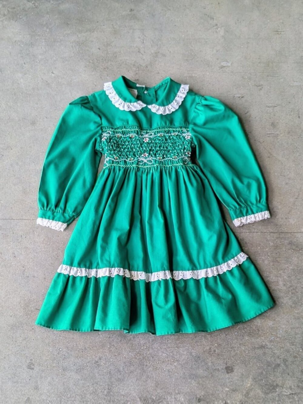 Vintage 70s Polly Flinders Girls Green Smocked Long Sleeve Dress size 4